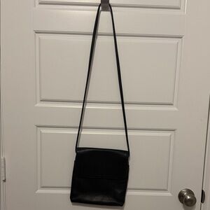 Classic Black Leather Crossbody Bag - Sleek Everyday Shoulder Bag